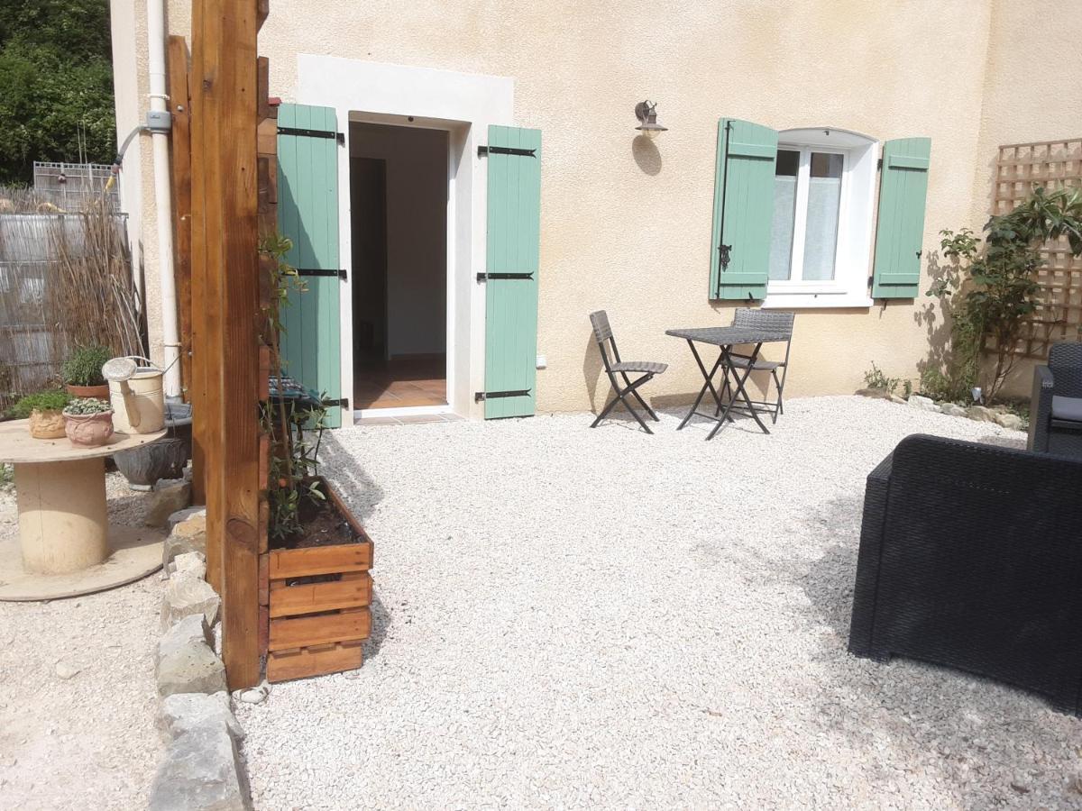 Apartmán Le Chemin De Bruniele Aubres Exteriér fotografie