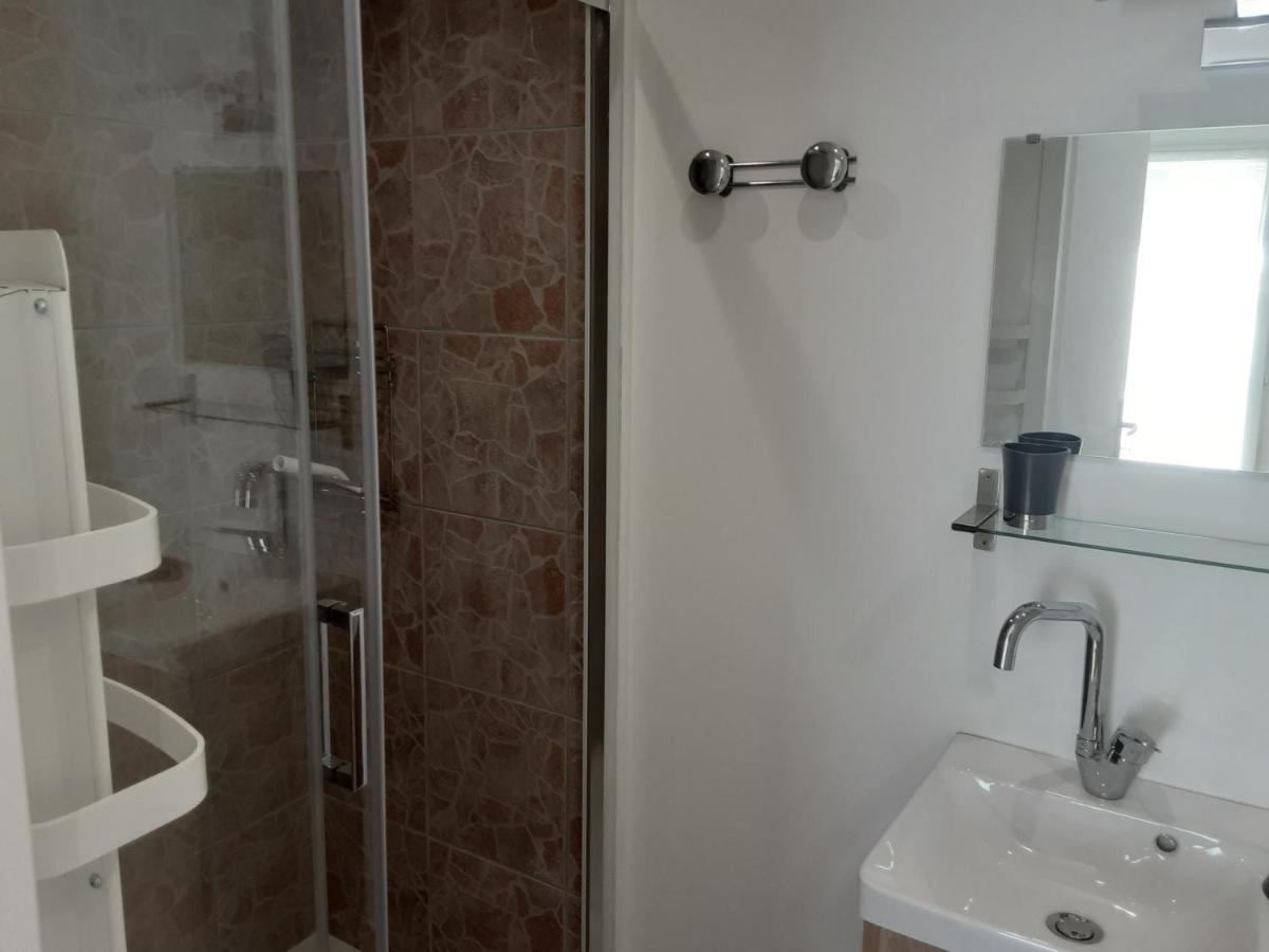 Apartmán Le Chemin De Bruniele Aubres Exteriér fotografie